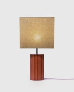 Lampe artisanale en bois et lin luminaire écoresponsable.