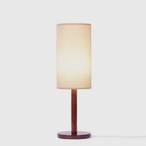 Lampe à poser en bois de pin et lin fabriquée à la main, design chic et écoresponsable, éclairage doux et durable.