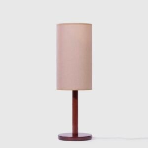 Lampe à poser en bois de pin et lin fabriquée à la main, design chic et écoresponsable, éclairage doux et durable.