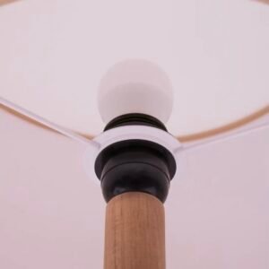 Lampe à poser en coton et bois écoresponsable – design minimaliste et fabrication artisanale.