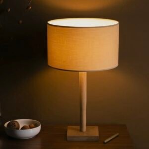 Lampe à poser en coton et bois écoresponsable – design minimaliste et fabrication artisanale.