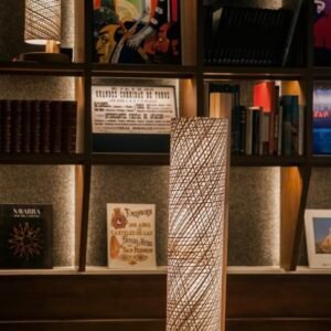 Lampe MAST en voile recyclée et chêne massif – design éthique